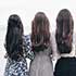 Три девушки стоят спиной, с длиными волосами